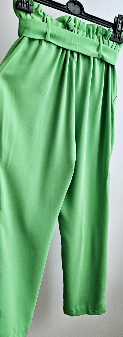 Spodnie cygaretki z paskiem Lola zielone 36