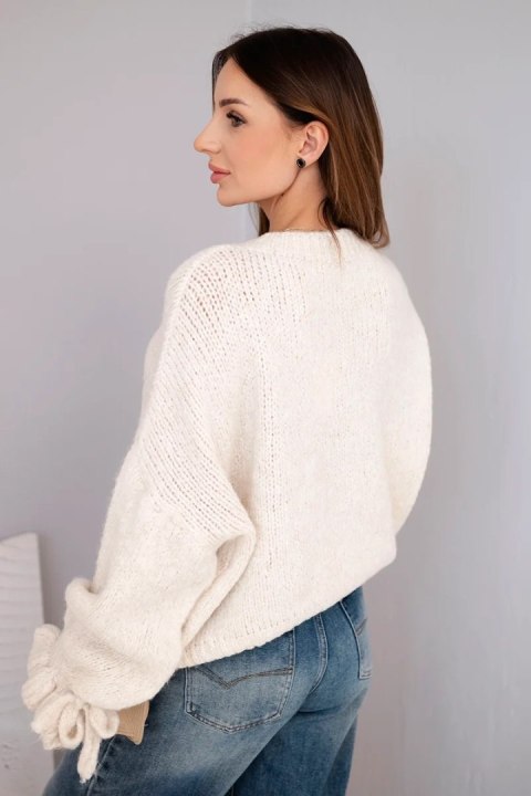 Sweter damski z dodatkiem moheru z grubym splotem i ozdobnymi rękawami beżowy uniwersalny