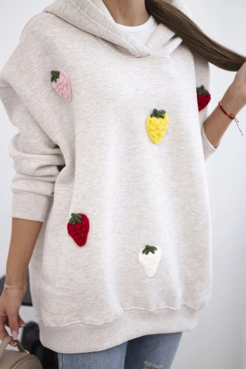 Bluza ocieplana z motywem truskawek beżowy melanż