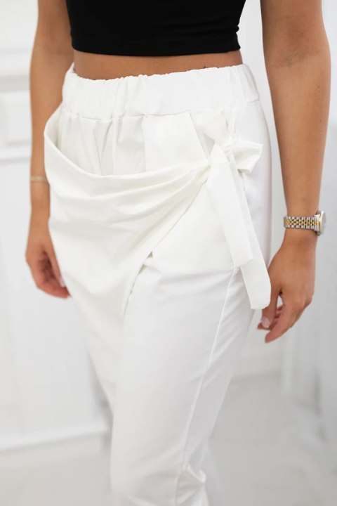 Spodnie wiązane z asymetrycznym przodem ecru